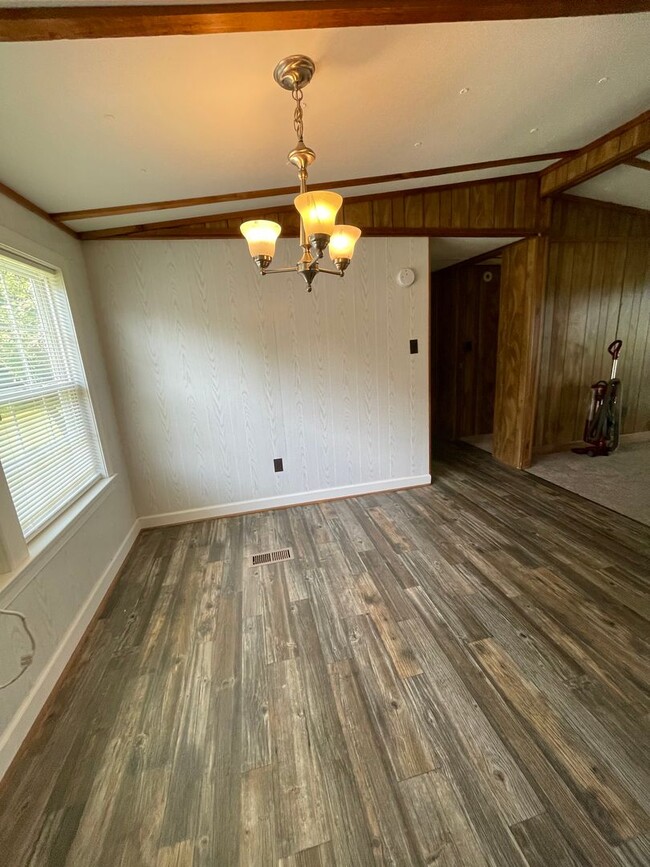 Building Photo - Adorable 3 BR | 2 BA in Snow Hill (Wayne C...