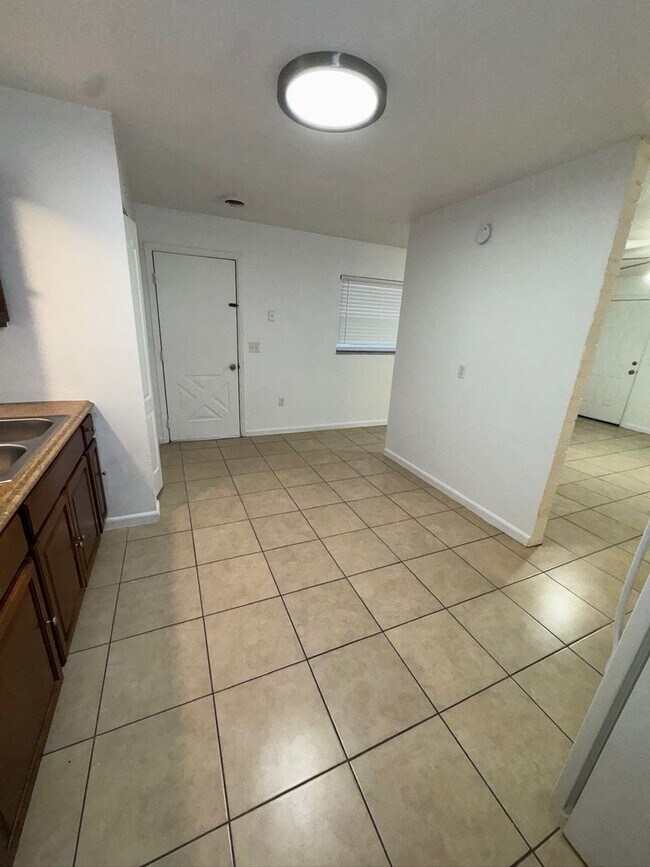 Building Photo - 1633 NE 70th St