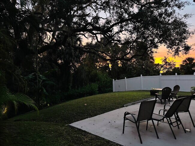 Building Photo - "Charming 3-Bedroom Oasis with 2 Full Baths in Riverview – Your Ideal Home Awaits!"