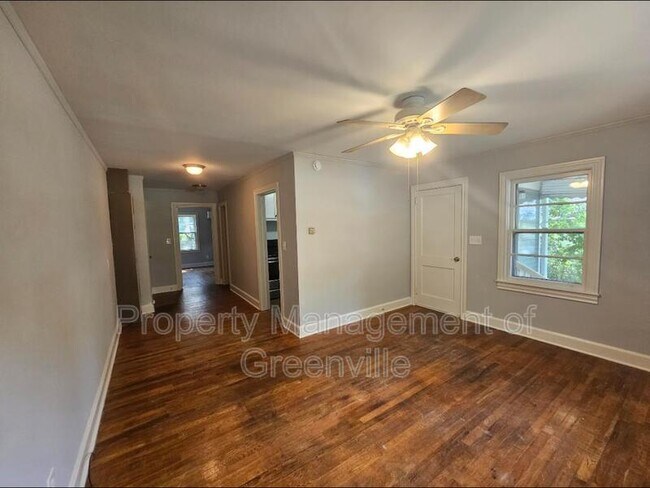 Building Photo - 117 White Oak Dr