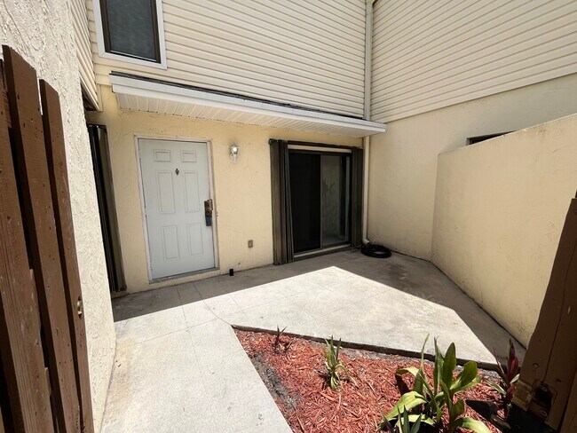 Building Photo - 631 Executive Center Dr