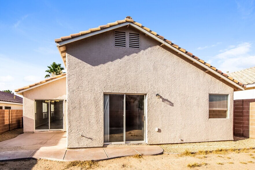 Building Photo - 8016 W Shady Glen Ave
