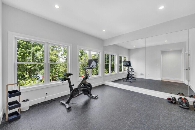 Building Photo - 976 Scioto Dr