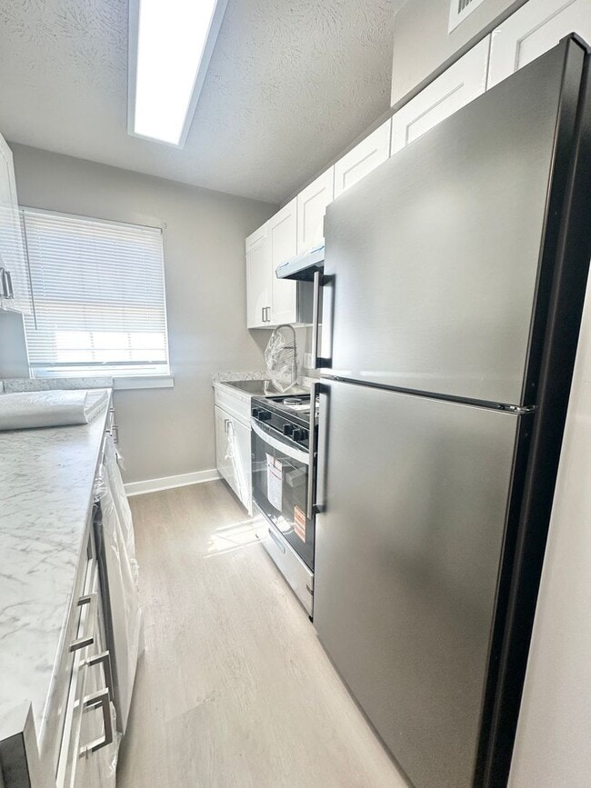 Building Photo - Apartment for Rent