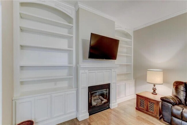 Building Photo - 713 Heather Wood Dr