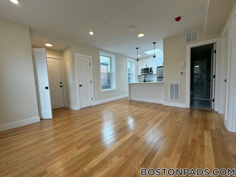 Building Photo - 64 N Margin St