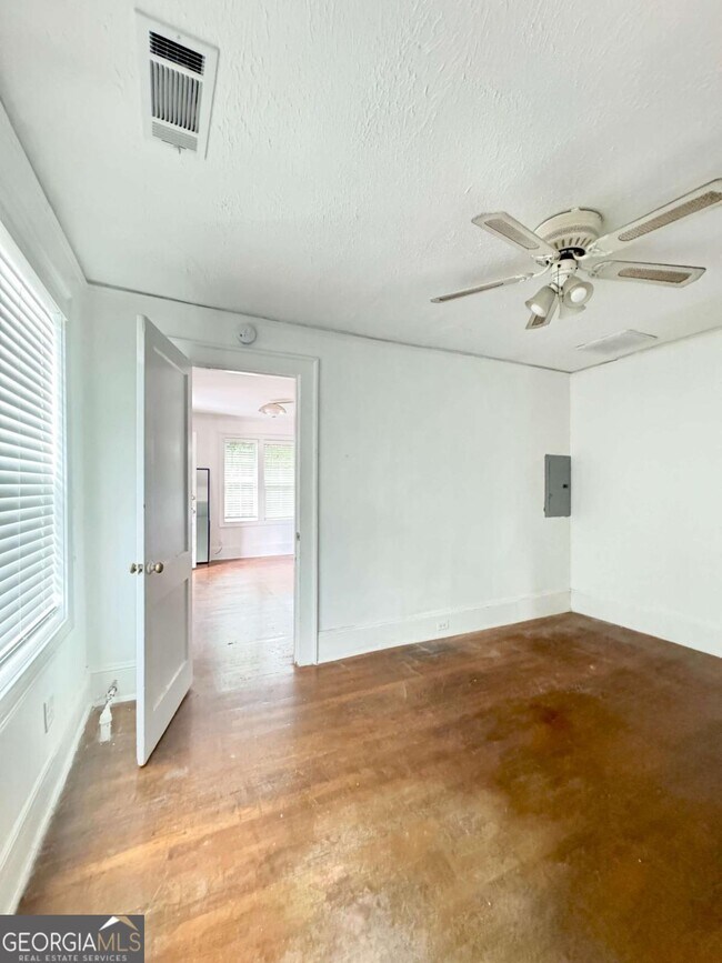 Building Photo - 52 Delmont Dr NE