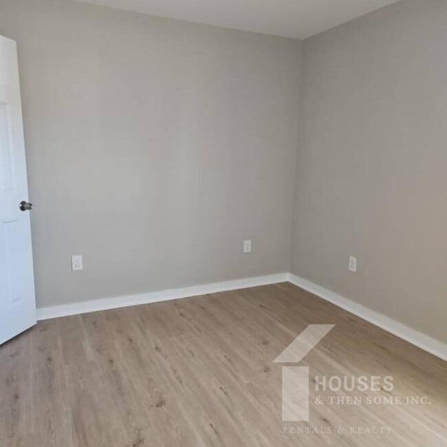 Building Photo - 511 Hampton Ave