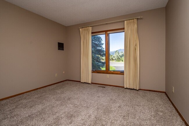 Building Photo - Ranch Style Home Located inside Kissing Camels!