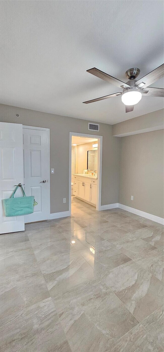 Building Photo - 6768 Heritage Grande