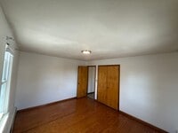 Building Photo - 520 Oak St
