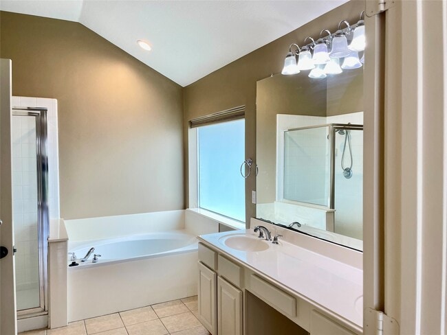 Building Photo - 1602 Lawick Cir