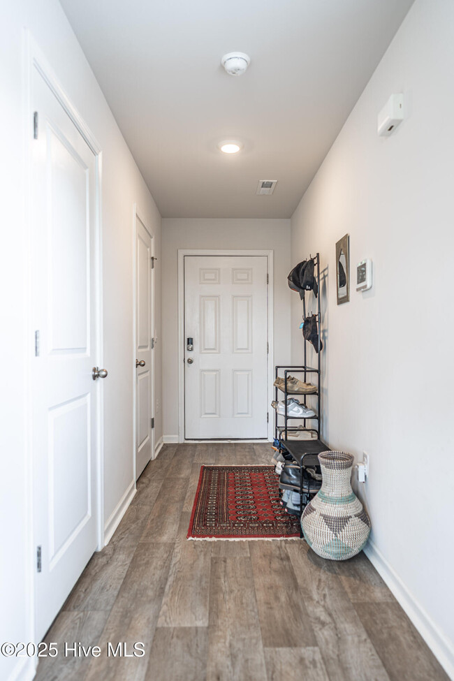 Building Photo - 3024 Paradise Way