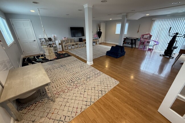 Building Photo - 9 Gibbs Rd