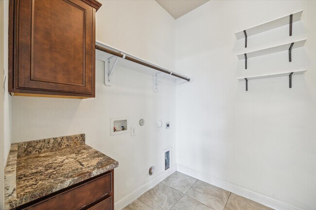 Building Photo - 27 Tioga Pl