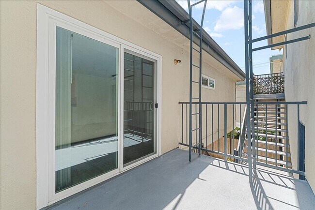 Building Photo - 5709 Hazeltine Ave