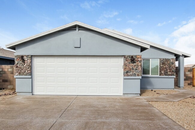 Building Photo - 8902 W Monroe St