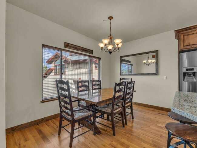 Building Photo - Cedar Ridge Townhome  **Mid-April thru November Rental**