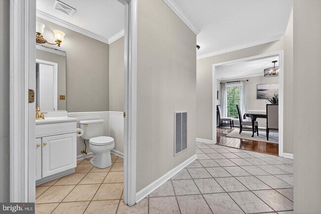 Building Photo - 928 Waterview Dr