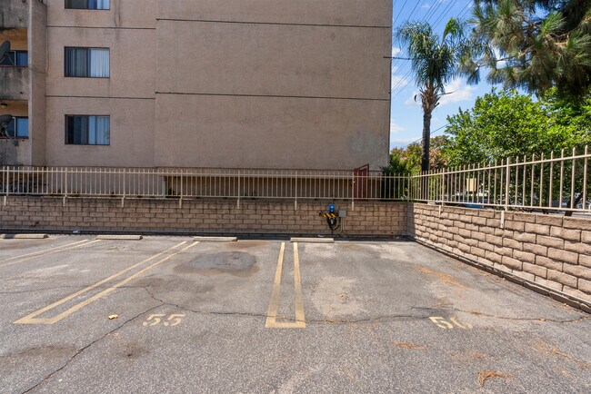 Building Photo - 21000 Parthenia St