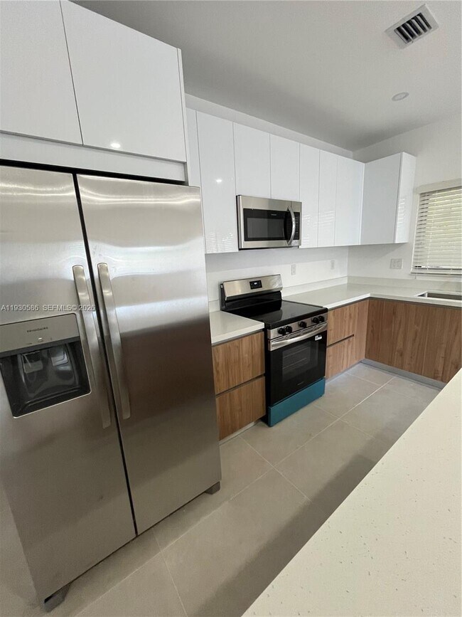 Building Photo - 119 NW 5th Ave