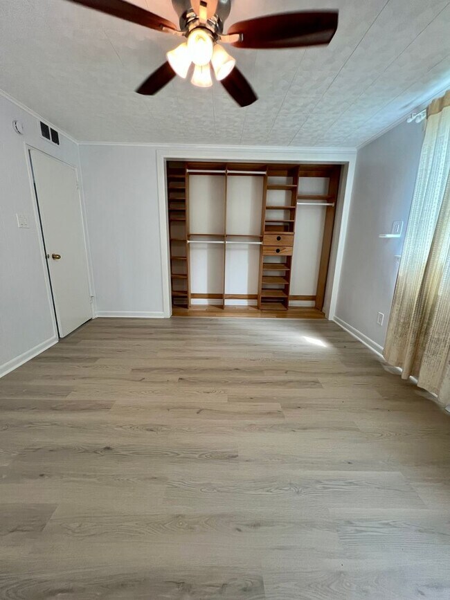 Building Photo - Stunning Single Family Home in King of Pru...