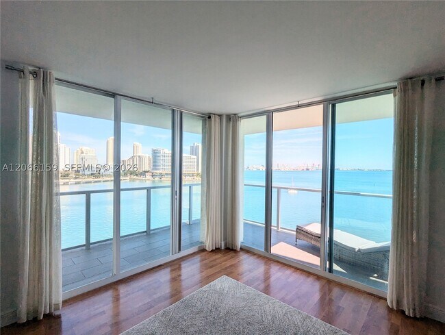 Building Photo - 1155 Brickell Bay Dr