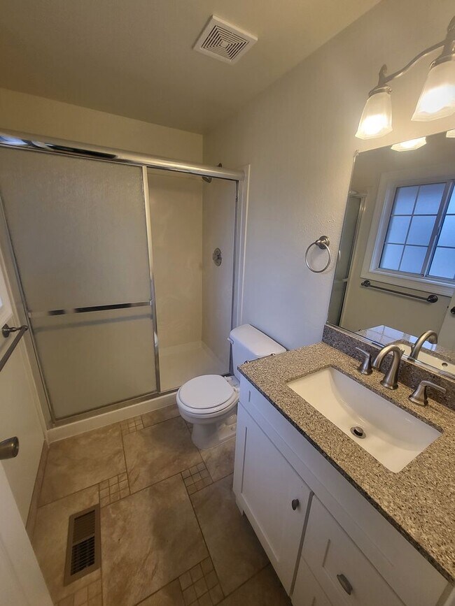 Building Photo - 1551 Rolling Hills Dr