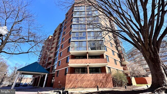 Building Photo - 1001 N Randolph St