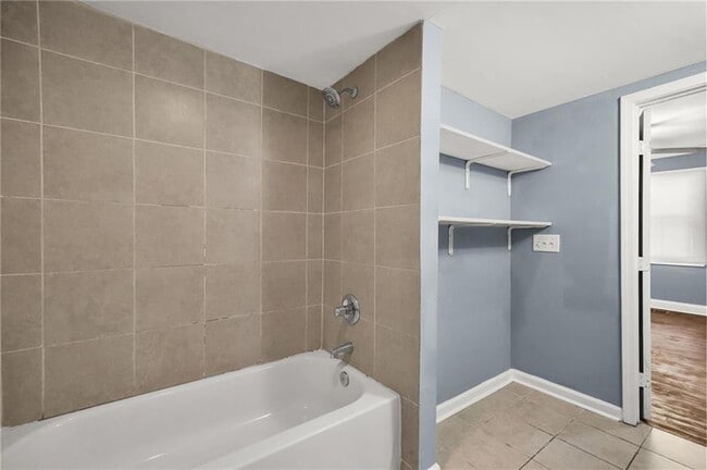 Building Photo - 360 Betsy Ave SW