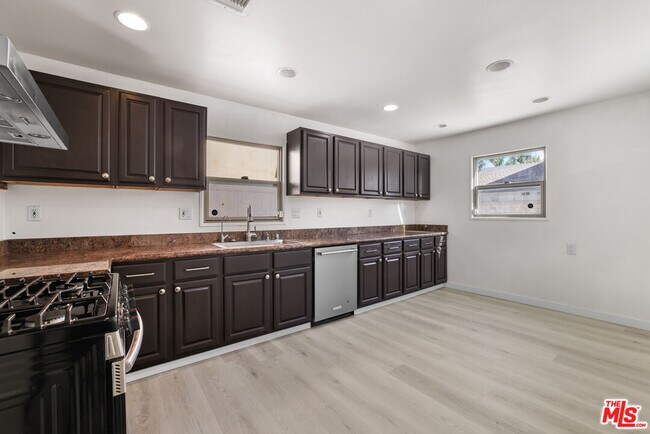 Building Photo - 20464 Elkwood St