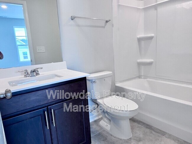 Building Photo - 4010 Silver Oak Ln