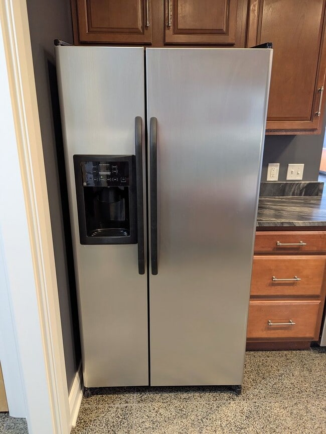 Building Photo - Spacious 1 Bedroom 1.5 Bathroom Downtown Condo