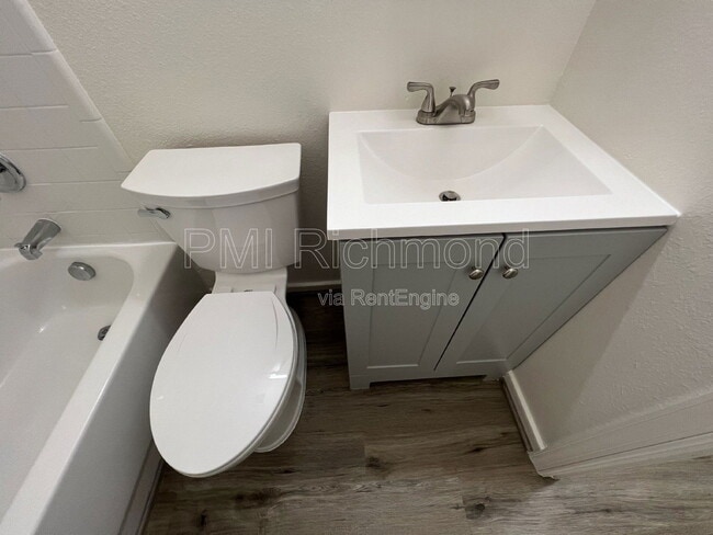 Building Photo - 3530 E Richmond Rd