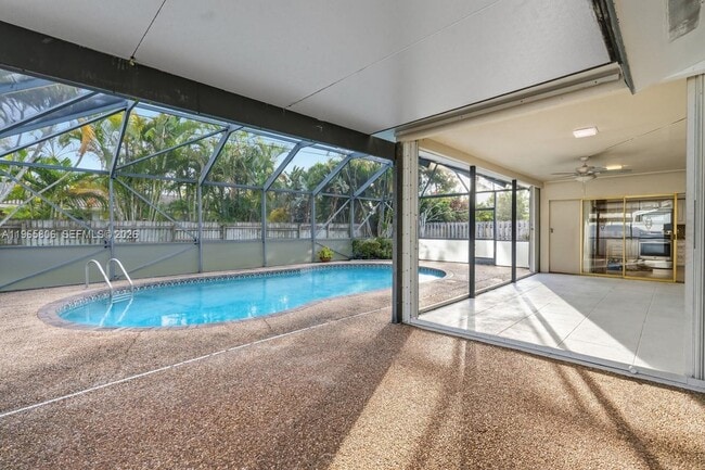 Building Photo - 1260 SW 8th St