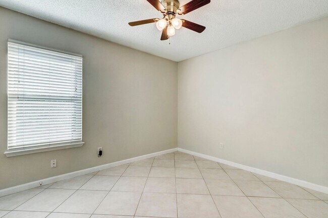 Building Photo - 2415 Will Hardee Rd