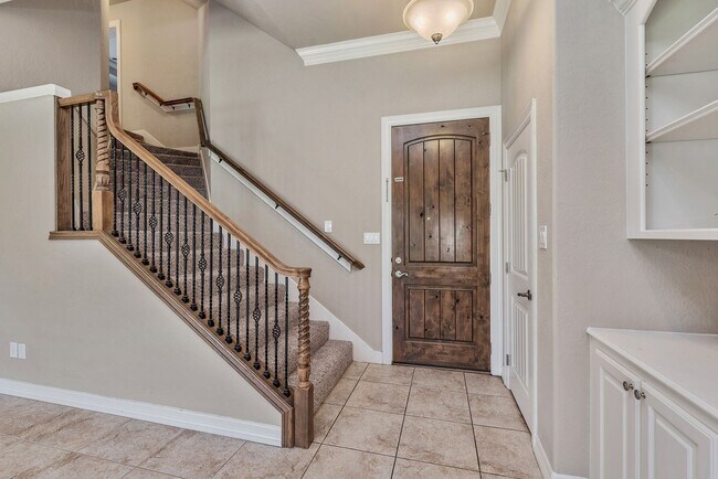 Building Photo - Available for September Move In! Spacious ...