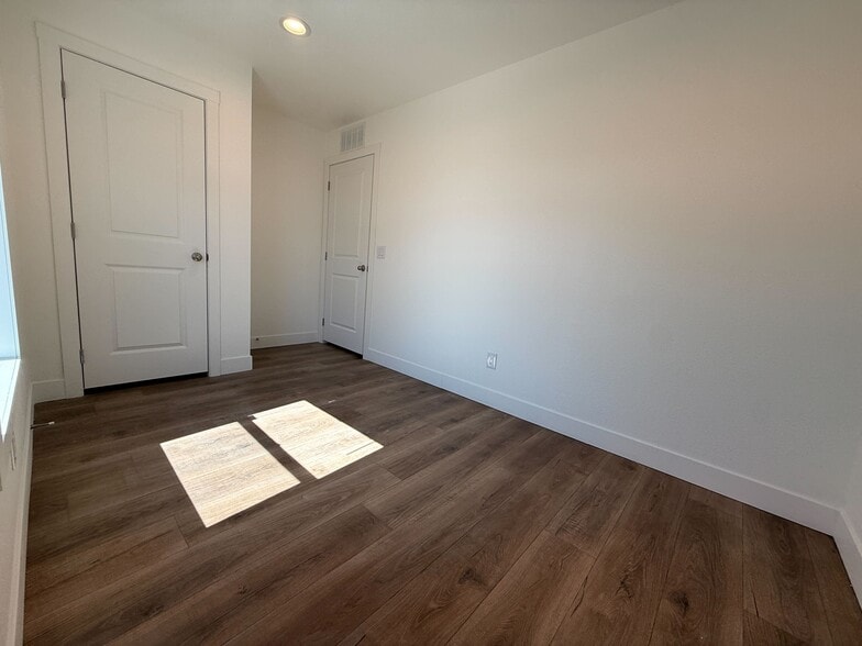 Building Photo - 3601 E Wyoming Ave