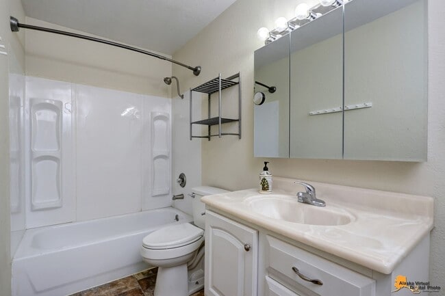 Building Photo - South Anchorage Townhouse for Rent