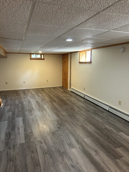 Basement bedroom - 1 Clark St