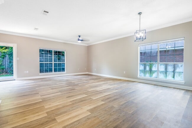 Building Photo - 5931 Hermitage Dr