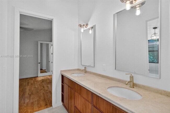 Building Photo - 2330 Overbrook St