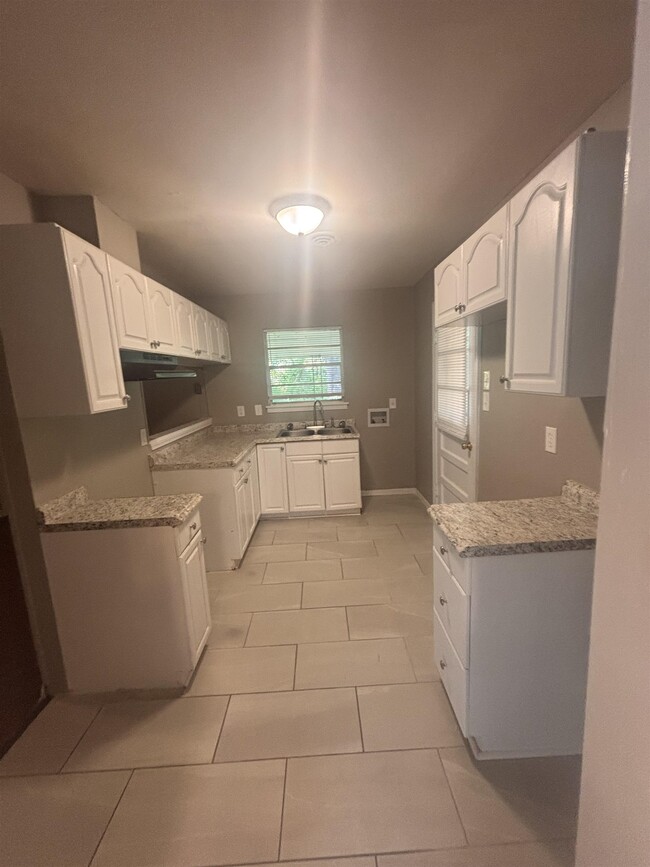 Building Photo - 4845 Ortie Dr