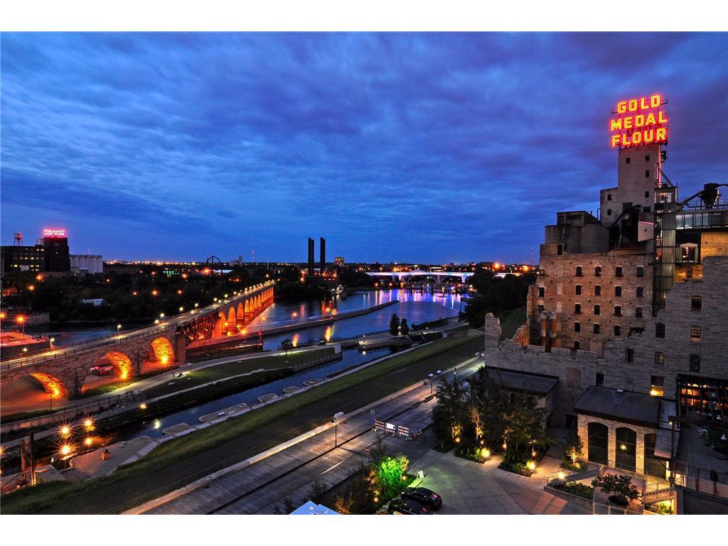 Lovely Riverfront - 607 Washington Ave S