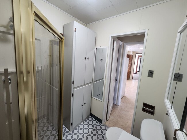 Building Photo - 3 Bedroom House w/Detached Garage!!!