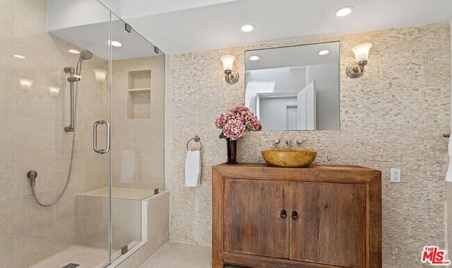 Building Photo - 3933 Mandeville Canyon Rd