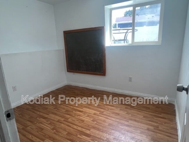 Building Photo - 880 N 340 E St