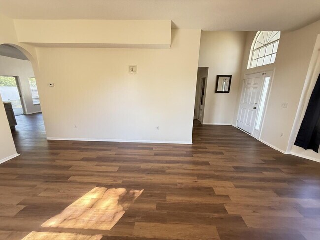 Building Photo - Beautifully remodeled 6 bedroom - 3 bath home in Summerfield Village