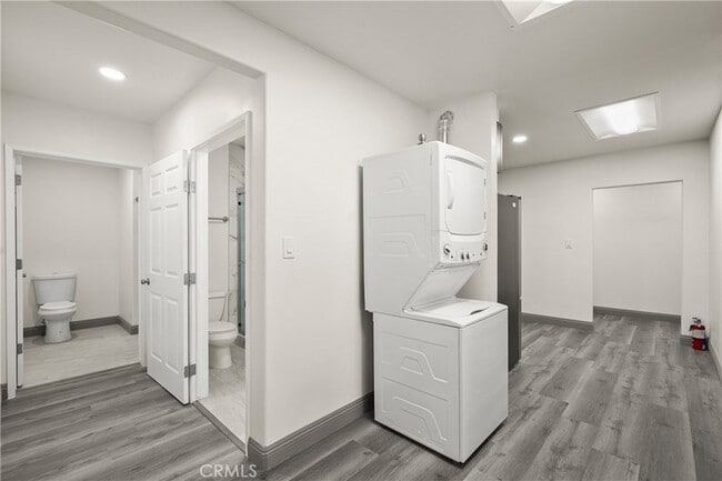 Building Photo - 14335 Hamlin St