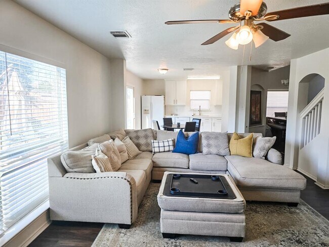 Building Photo - 32347 Hunter Park Ct